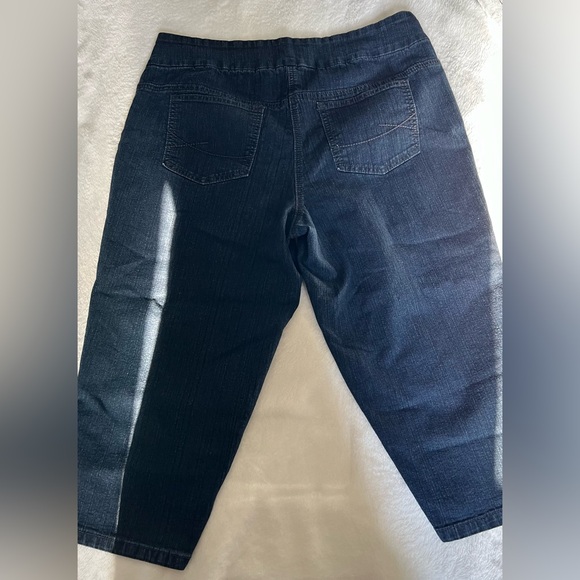 Basic Editions Capri Jeans - Picture 2 of 7